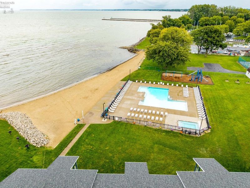 216 W Lakeshore Drive, Unit E, Port Clinton, OH 43452 Photo 33