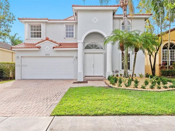 15842 SW 14 ST , Pembroke Pines, FL 33027