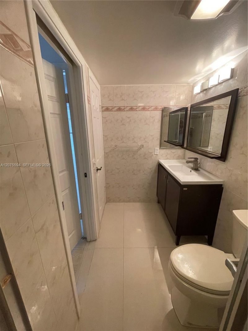 200 Golden Isles Dr, Unit 401, Hallandale Beach, FL 33009 Photo
