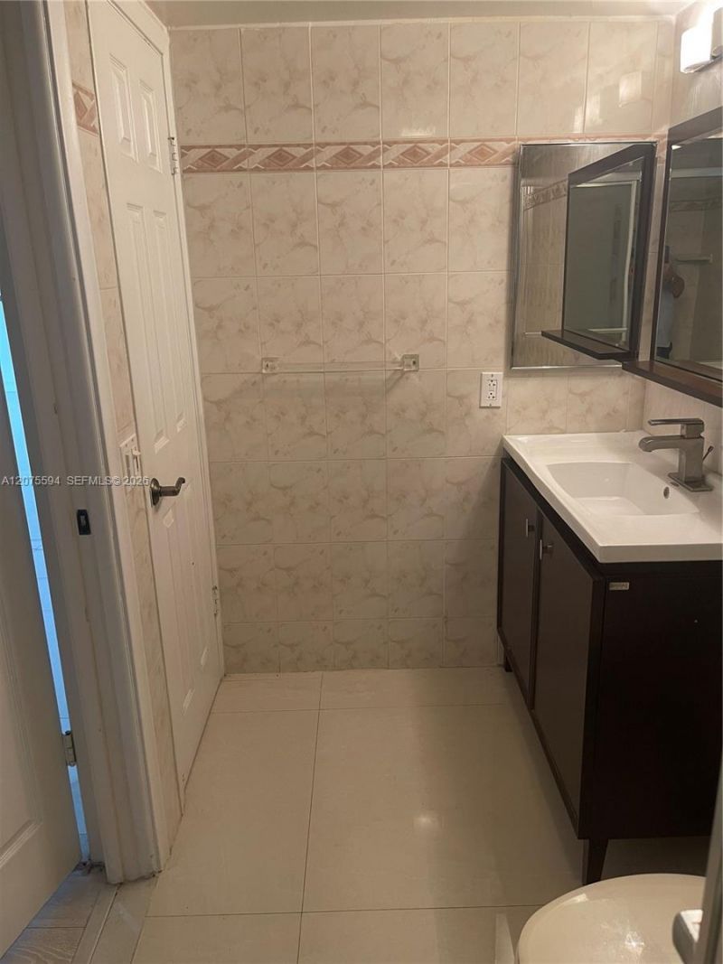 200 Golden Isles Dr, Unit 401, Hallandale Beach, FL 33009 Photo