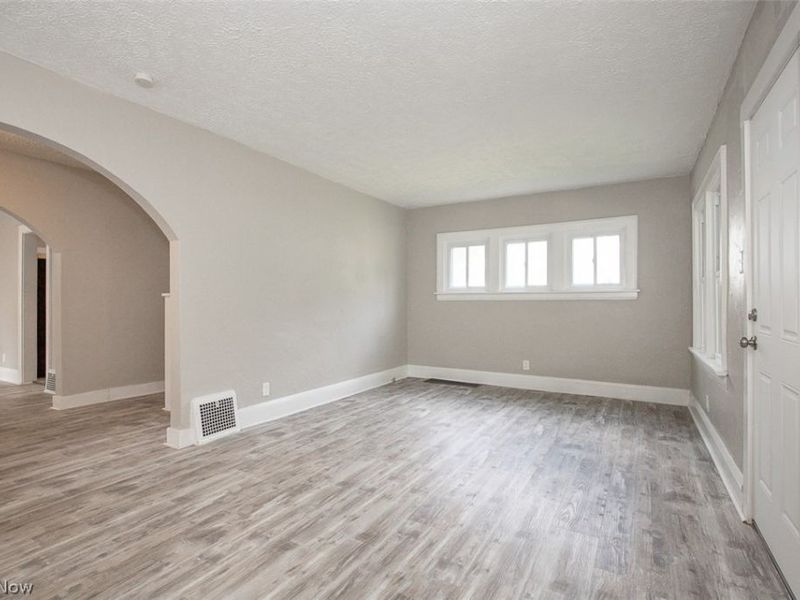 516 Bacon Avenue, Akron, OH 44320 Photo 3