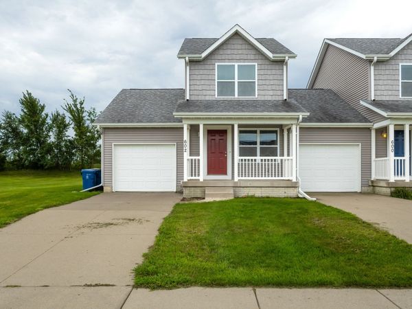 602 Prairie Meadow Drive , Blue Grass, IA 52726