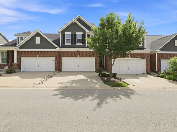 153 Roslyn Place , Bloomingdale, IL 60108