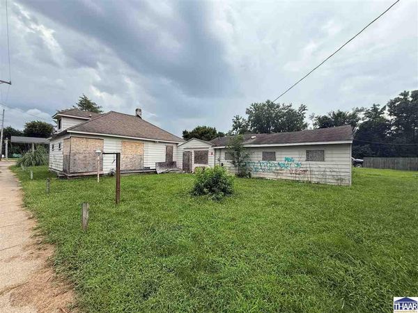 2431 8th Avenue, Terre Haute, IN 47804
