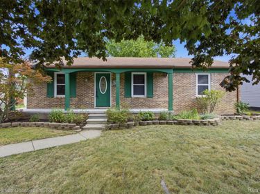 2814 Warrior Drive , Wixom, Mi 48393