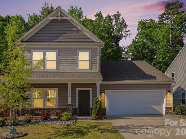 3024 Pinehills Way , Mount Holly, NC 28120