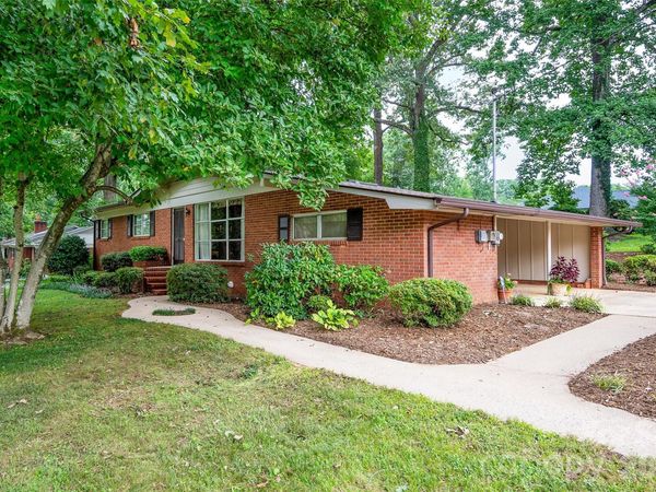 827 23rd Avenue NE, Hickory, NC 28601