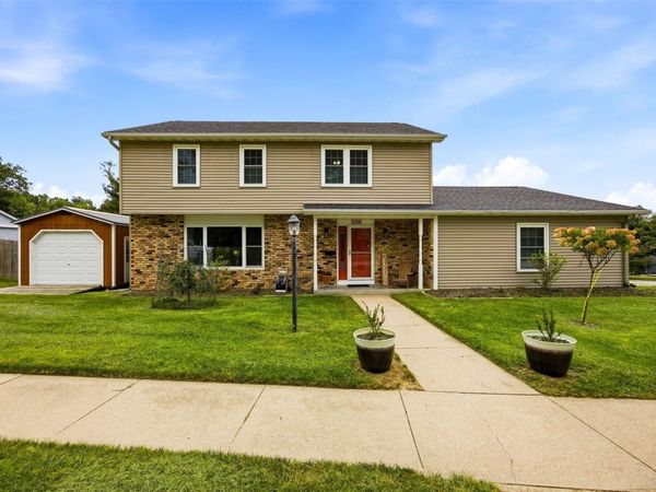 3200 Blue Ridge Drive NE, Cedar Rapids, IA 52402