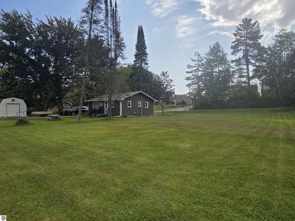 4737 Peninsula Road, Hale, MI 48739