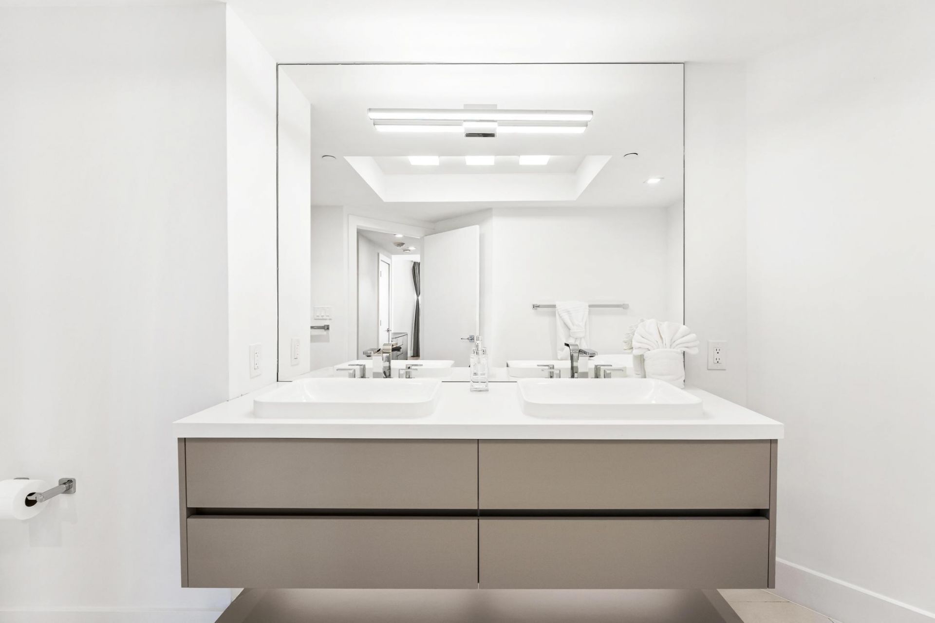 2000 Island Boulevard, Unit 903, Aventura, FL 33160 Photo