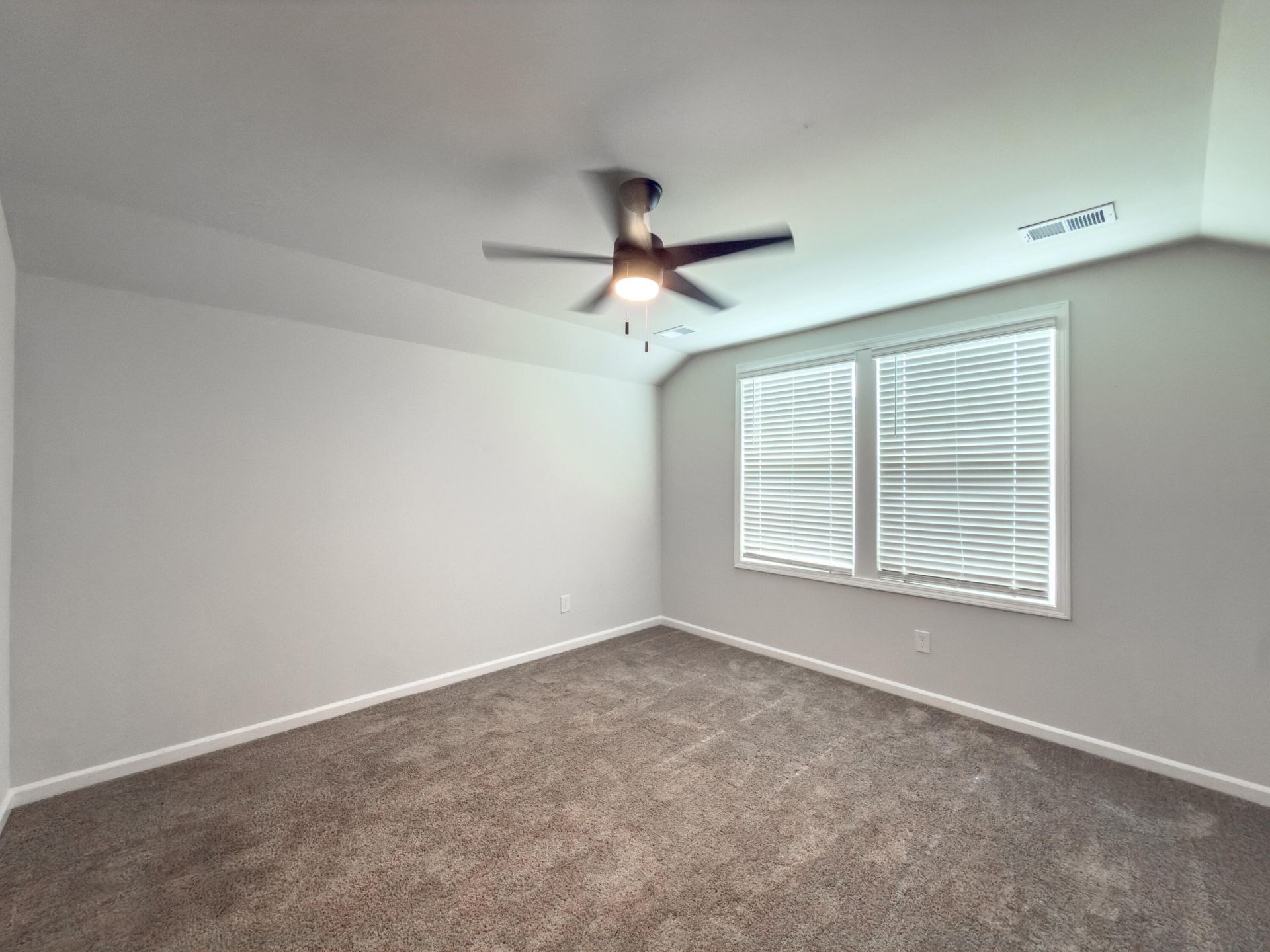 433 Lundby Drive Photo 18