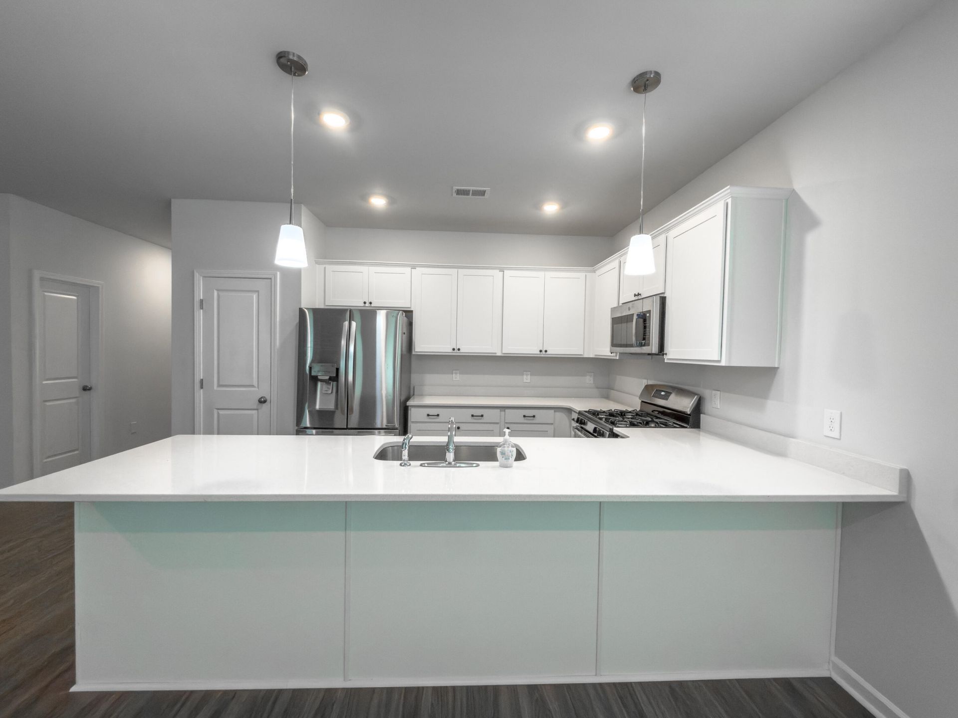 433 Lundby Drive Photo 5