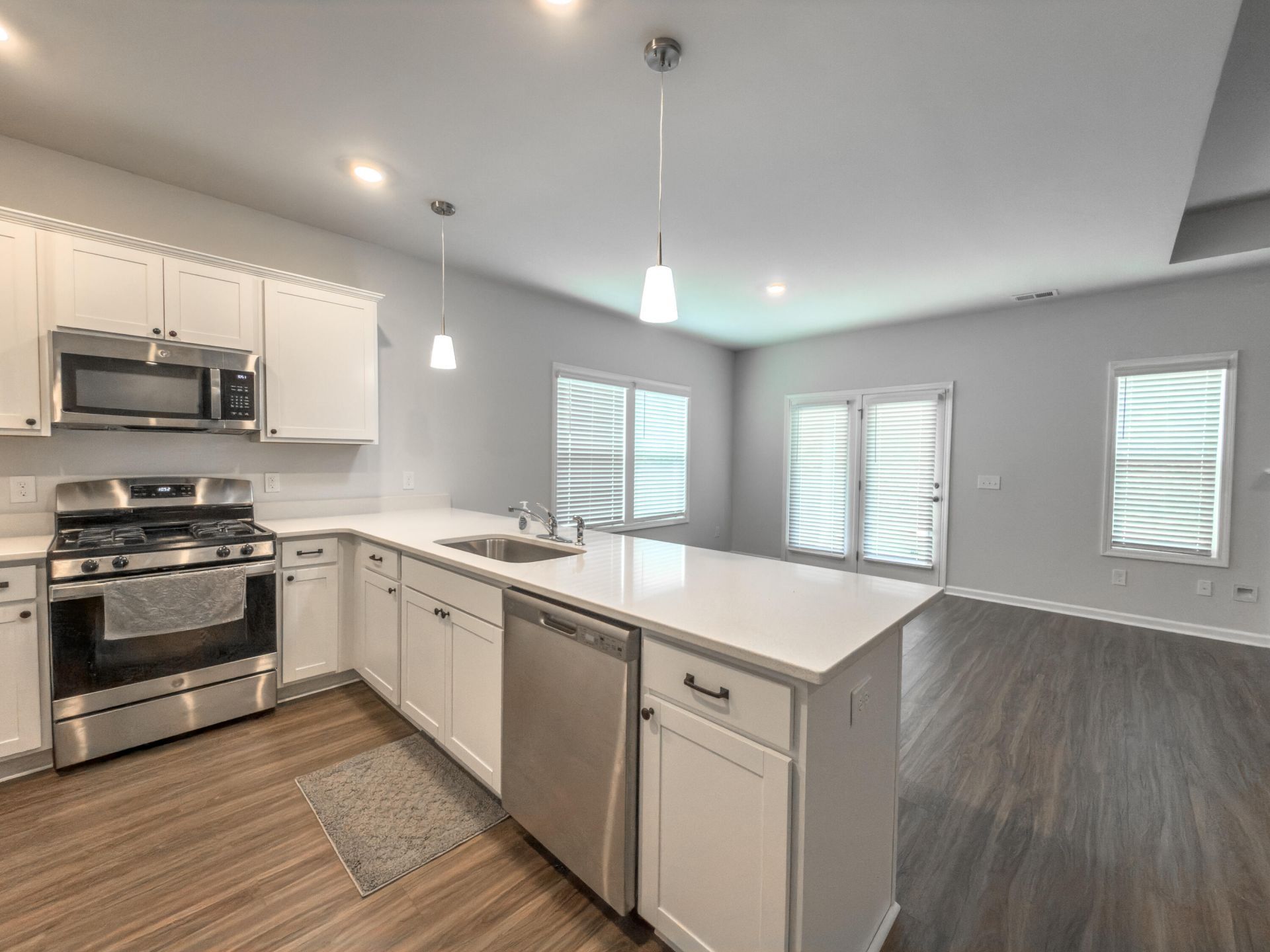 433 Lundby Drive Photo 8