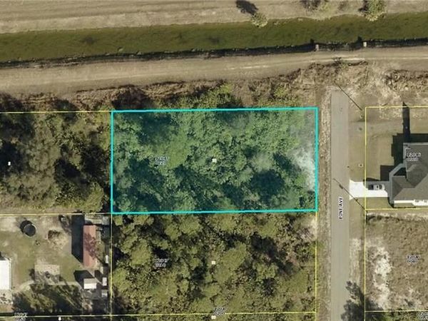 1519 Pine AVE, LEHIGH ACRES, FL 33972