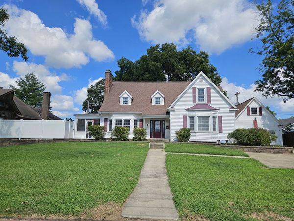 302 W Main Street, Carmi, IL 62821