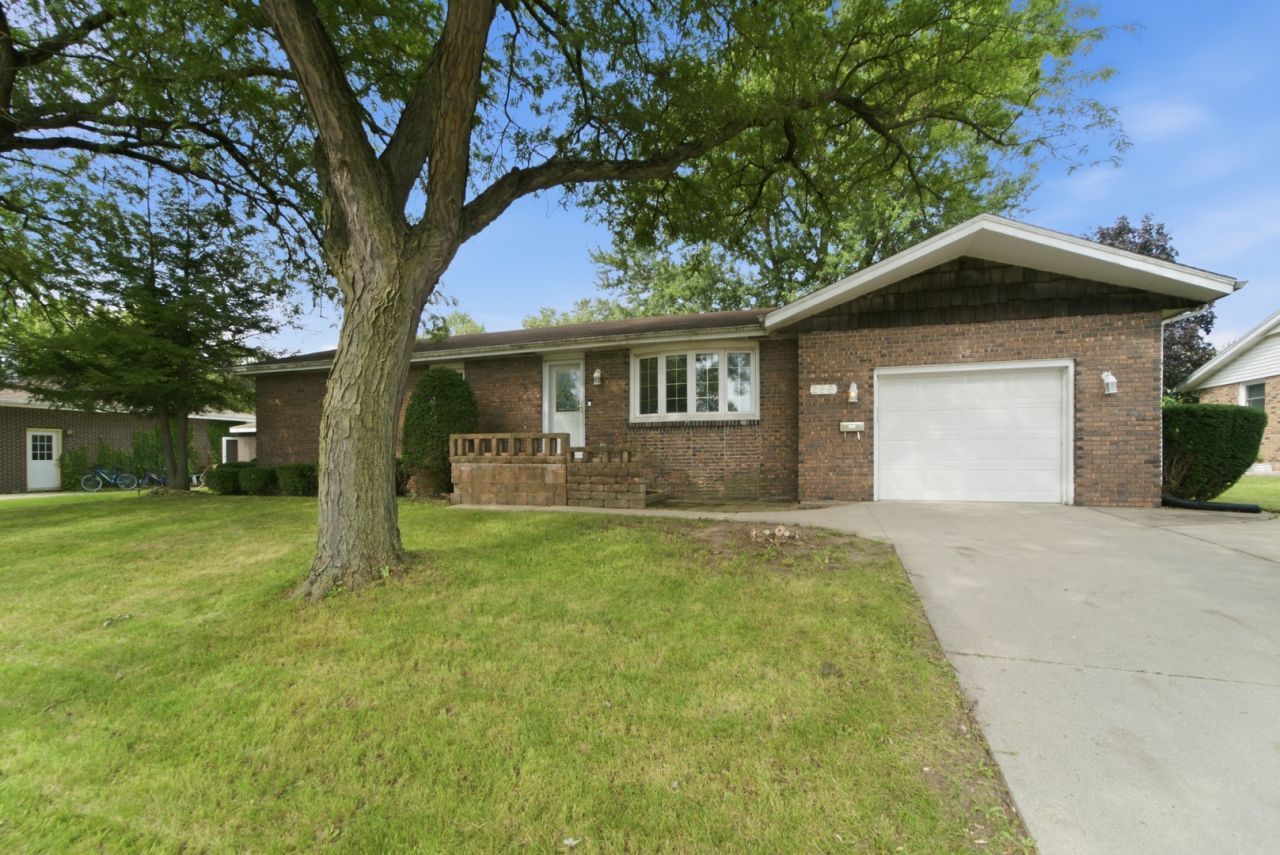 286 N Tomagene Drive, Bourbonnais, IL 60914 Main Photo