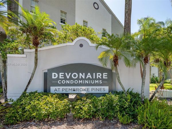 11145 SW 6th St, Unit 302, Pembroke Pines, FL 33025