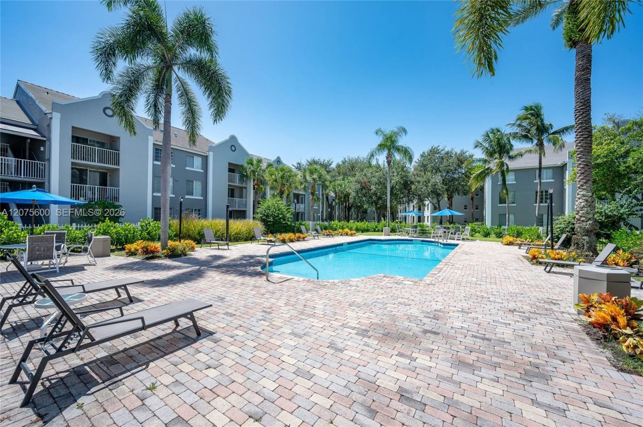 11145 SW 6th St, Unit 302, Pembroke Pines, FL 33025 Photo