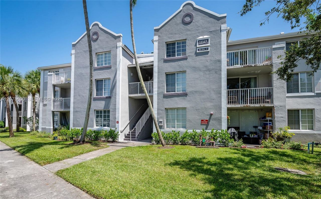 11145 SW 6th St, Unit 302, Pembroke Pines, FL 33025 Photo