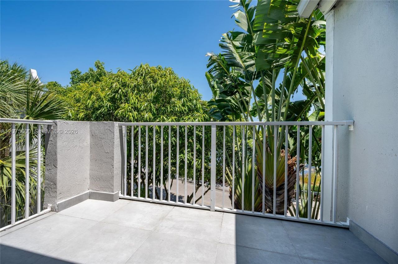 11145 SW 6th St, Unit 302, Pembroke Pines, FL 33025 Photo