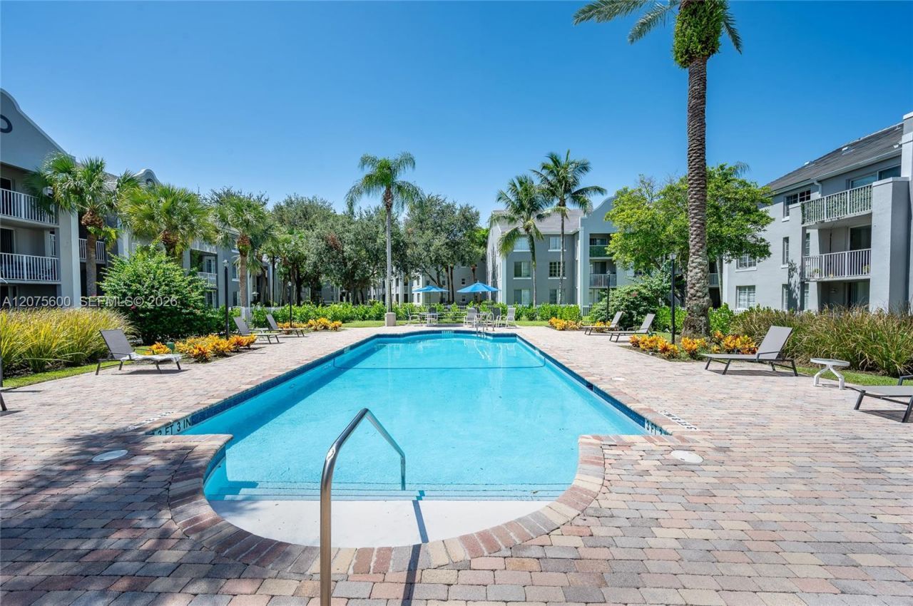 11145 SW 6th St, Unit 302, Pembroke Pines, FL 33025 Photo