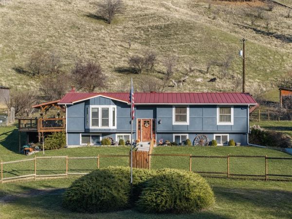 3613 Martin Rd, Gifford, WA 99131