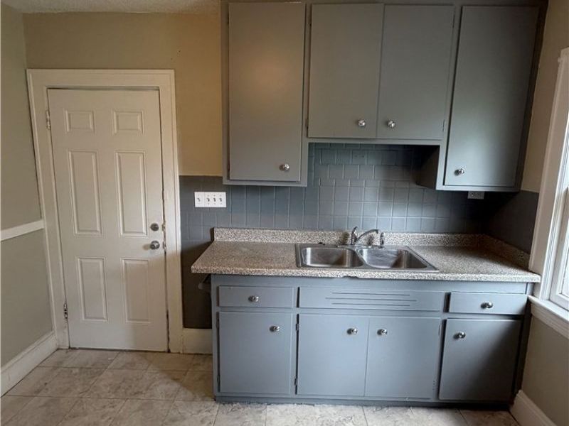 9703 Park Heights Avenue, Garfield Heights, OH 44125 Photo 5