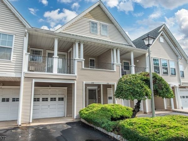 20 Collura Ln, Clifton, NJ 07012