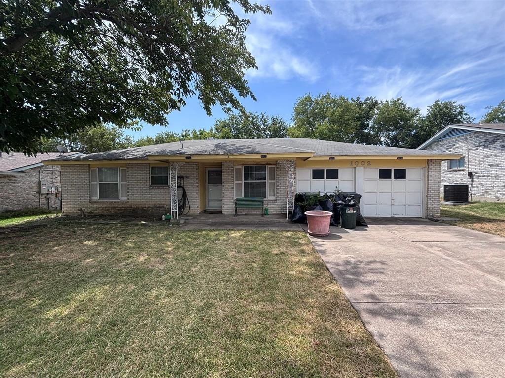 1002 Shenandoah Drive, Arlington, TX 76014 Main Photo