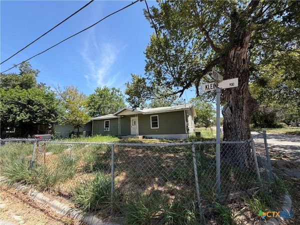 914 Kleine Street , Gonzales, TX 78629
