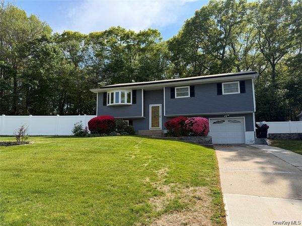 35 Shelton Court , Ronkonkoma, NY 11779