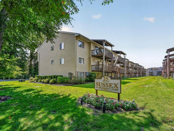25 College Avenue , Unit 102, Nanuet, NY 10954