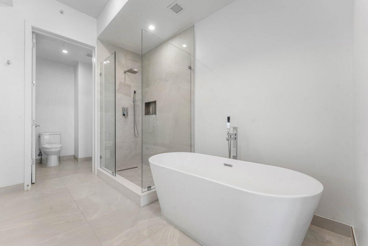 220 Lake Shore Drive, Unit 702, Lake Park, FL 33403 Photo