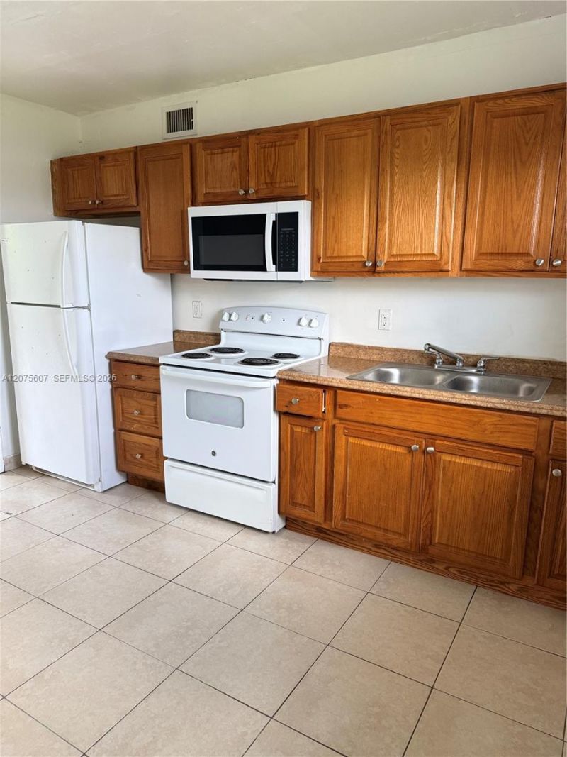 520 SW Krome Ter, Unit 4, Homestead, FL 33030 Photo