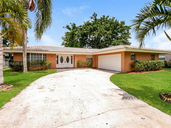 7518 NW 42nd Dr, Coral Springs, FL 33065