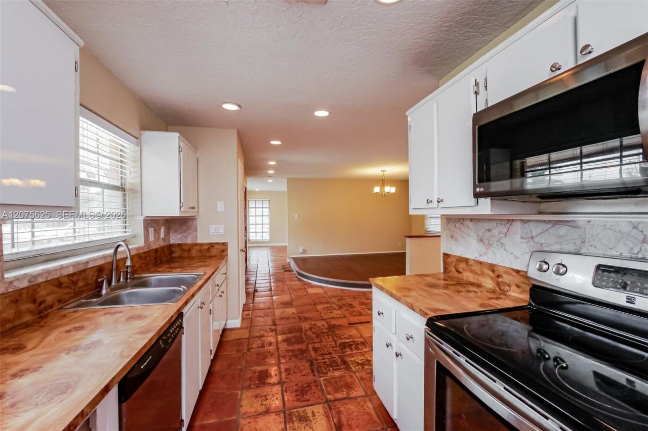7518 NW 42nd Dr, Coral Springs, FL 33065 Photo