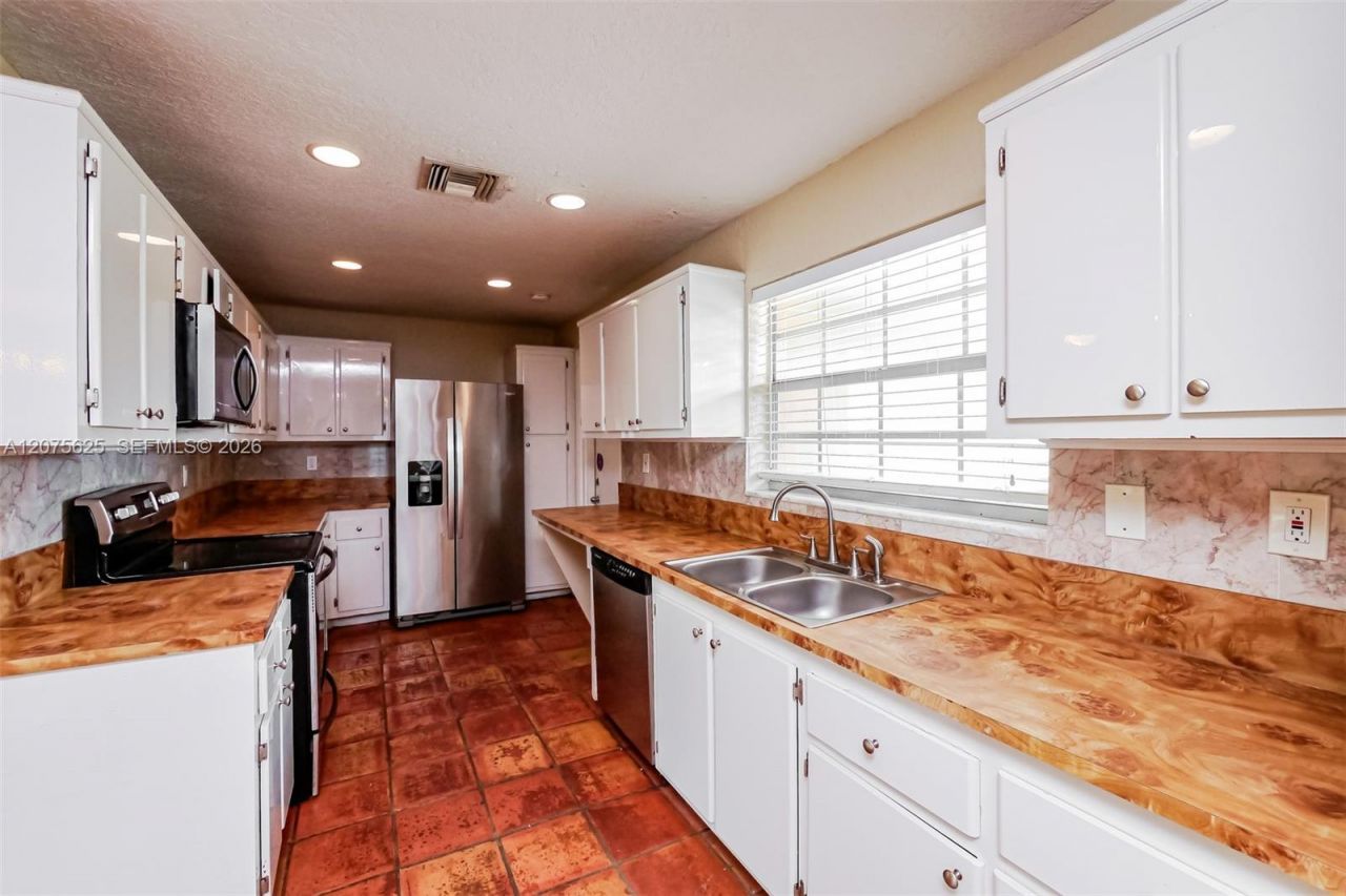 7518 NW 42nd Dr, Coral Springs, FL 33065 Photo