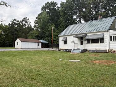 17817 Leesville Road, Evington, VA 24550