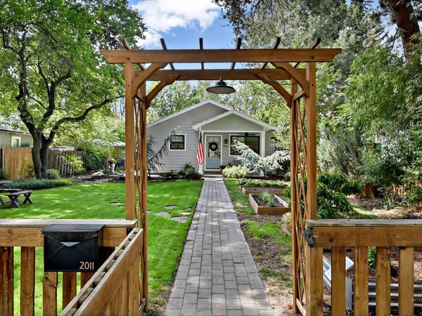 2011 N 19th St, Boise, ID 83702