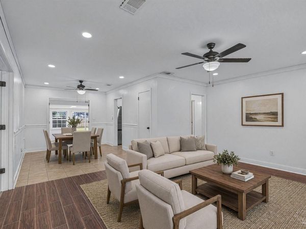 9 Linda St, Pensacola, FL 32506