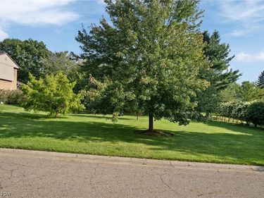 2317 Raintree Street NE, Canton, OH 44705