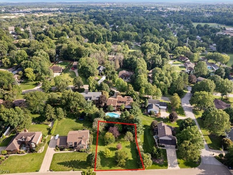 2317 Raintree Street NE, Canton, OH 44705 Photo 3
