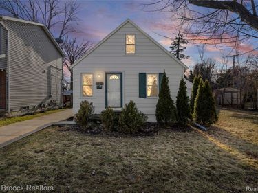 20240 Hollywood Street , Harper Woods, Mi 48225