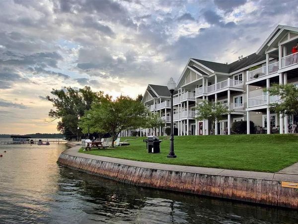 1246 Sunnyside Drive, Unit 305, Cadillac, MI 49601