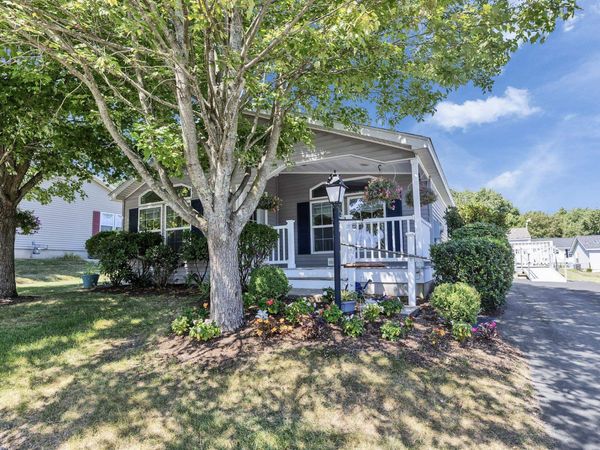 24 Stagecoach Way, Manchester, NH 03104
