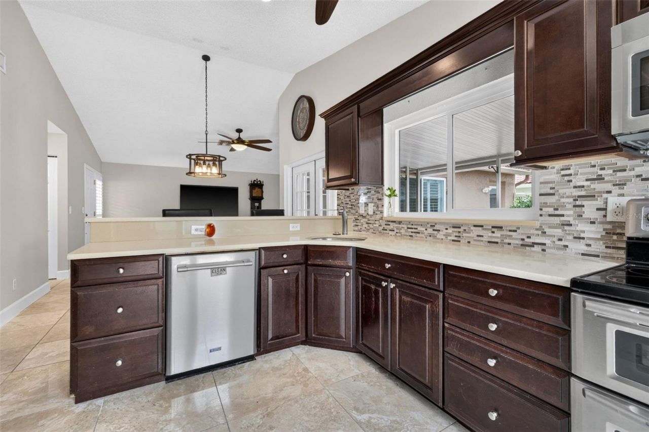 495 St Tropez Circle Ne, Saint Petersburg, FL 33703 Photo