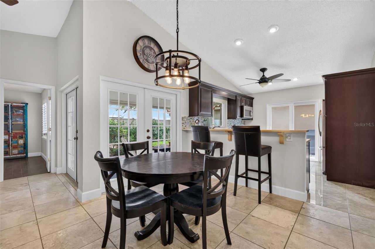 495 St Tropez Circle Ne, Saint Petersburg, FL 33703 Photo