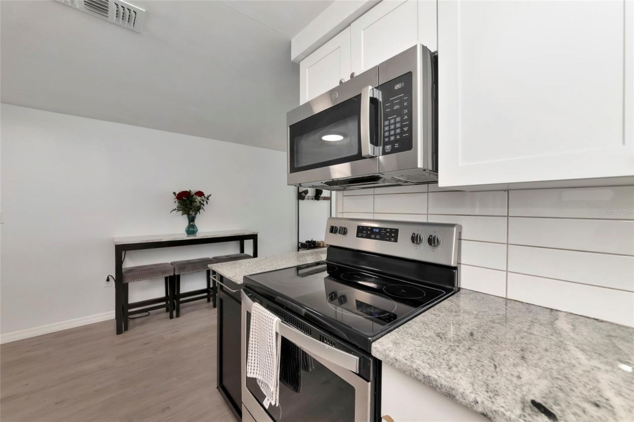 2951 Edgewood Lane, Sarasota, FL 34231 Photo