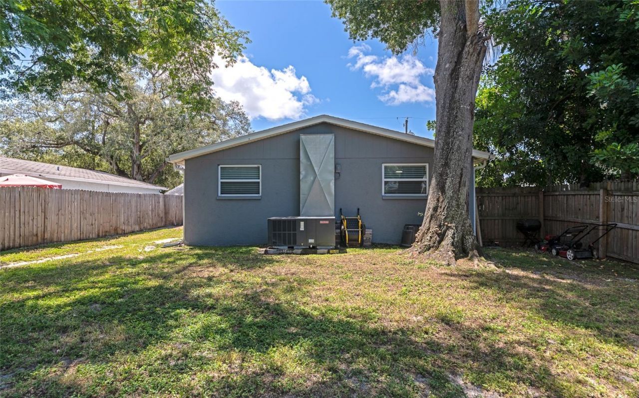 2951 Edgewood Lane, Sarasota, FL 34231 Photo
