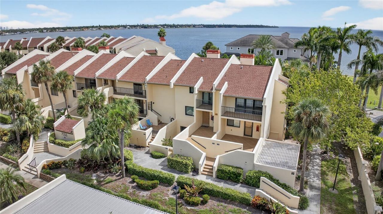 7550 Sunshine Skyway Lane S, Unit P12, Saint Petersburg, FL 33711 Photo